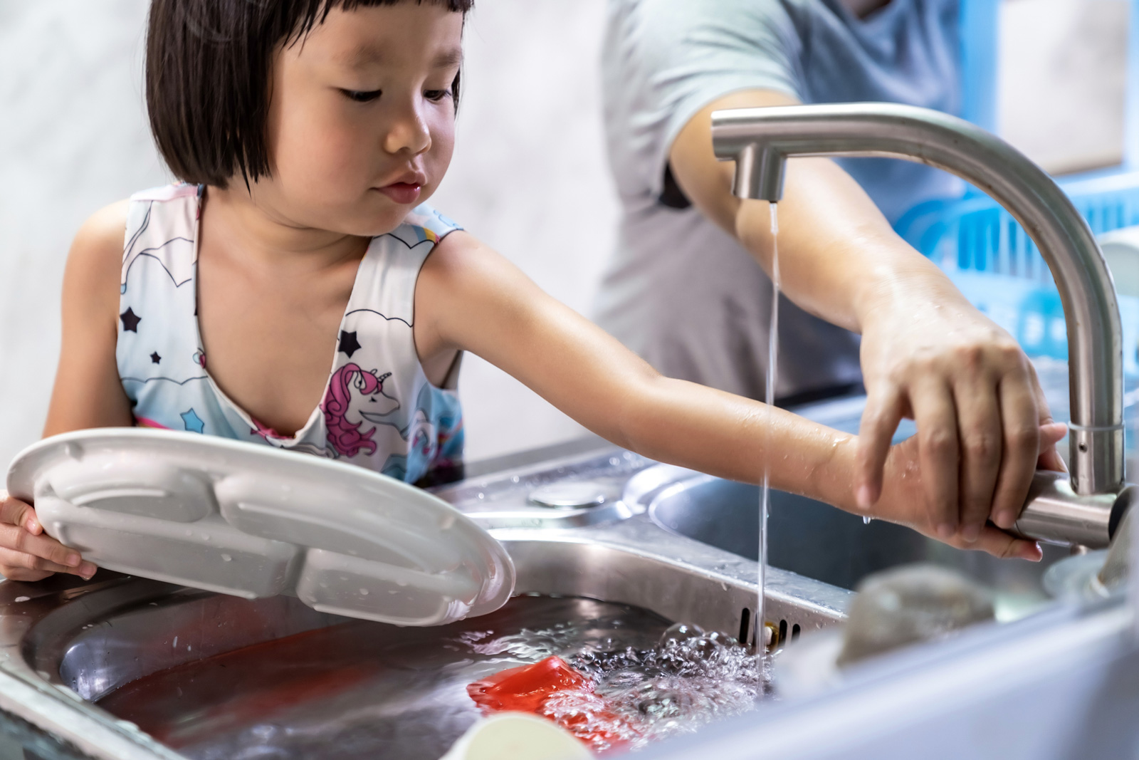 Child helps with the dishes